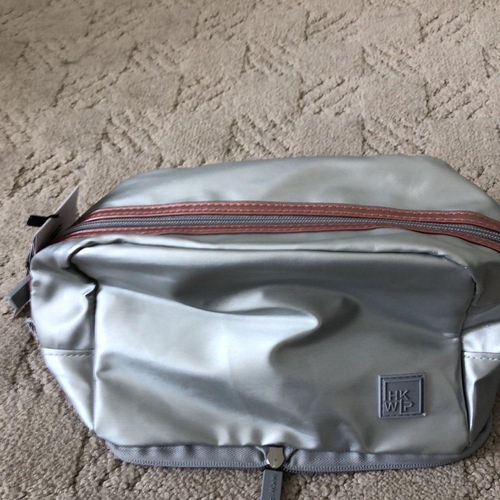 IHKWIP packable pouch NWT